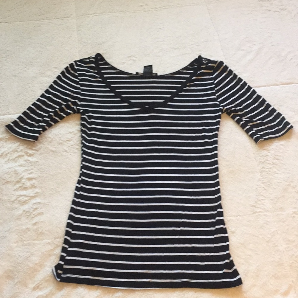 Basic B&W striped T